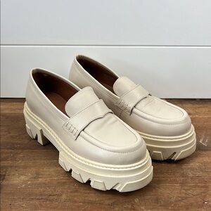Alohas trailblazer loafers cream beige  size 38 or US 7 chunky